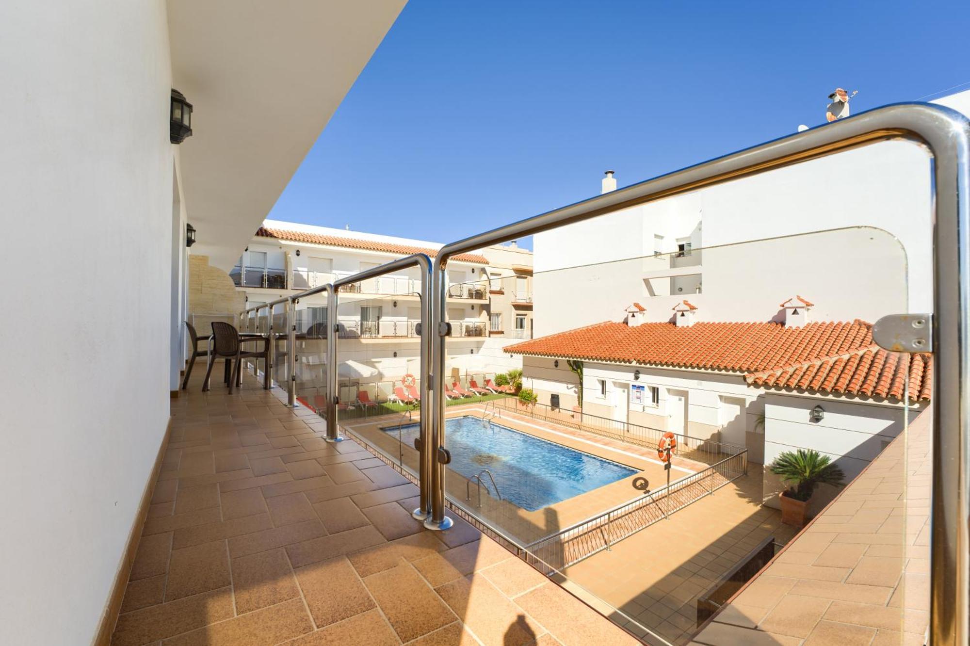 Hotel Apartamentos Loto Conil Conil De La Frontera Exterior photo