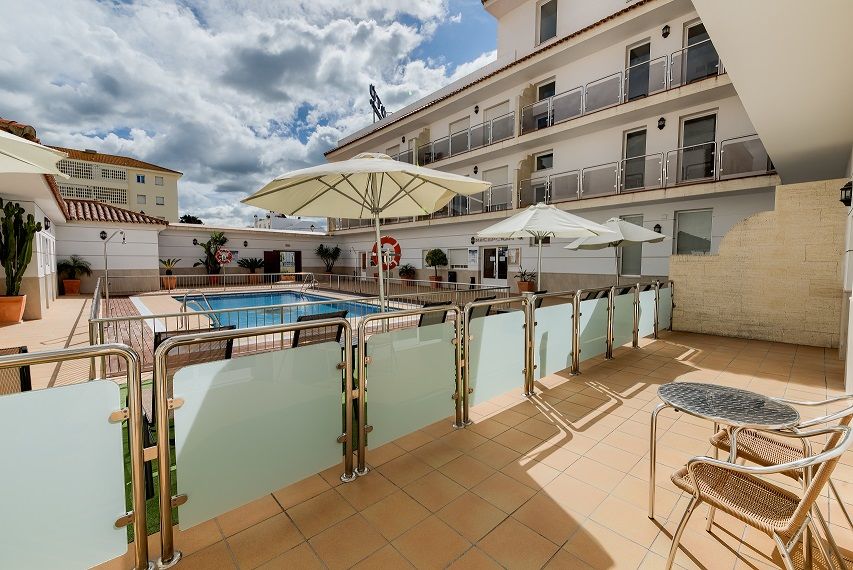Hotel Apartamentos Loto Conil Conil De La Frontera Exterior photo
